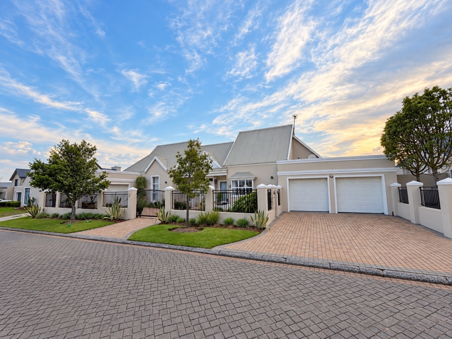 5 Bedroom Property for Sale in Kingswood Golf Estate Western Cape